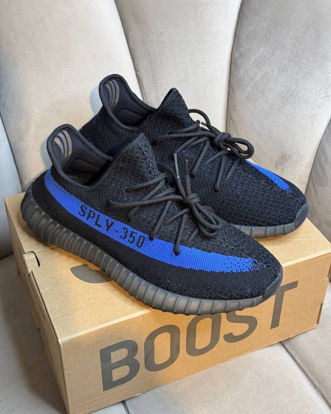 Yeezy 350 V2 Dazzling Blue