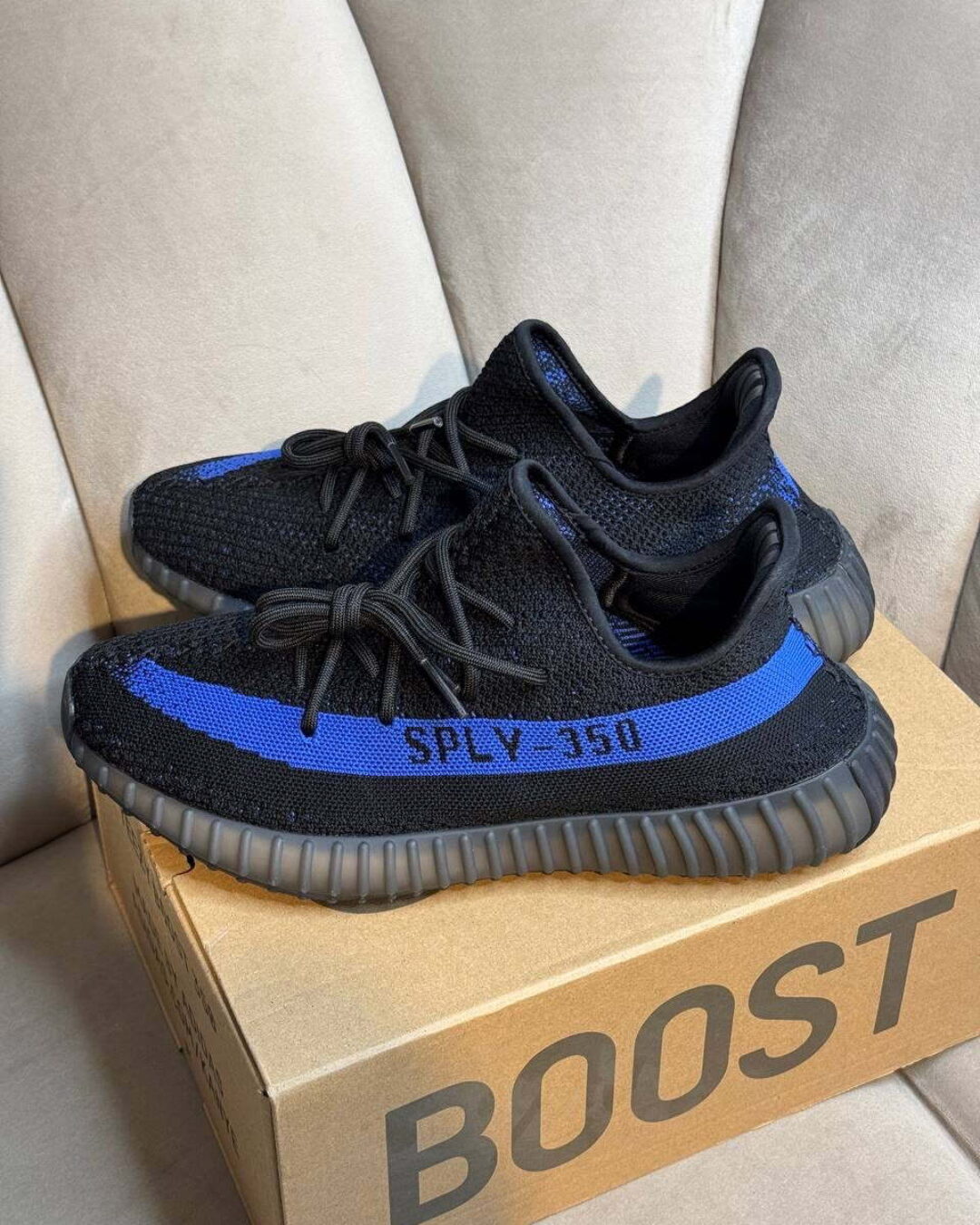 Yeezy 350 V2 Dazzling Blue