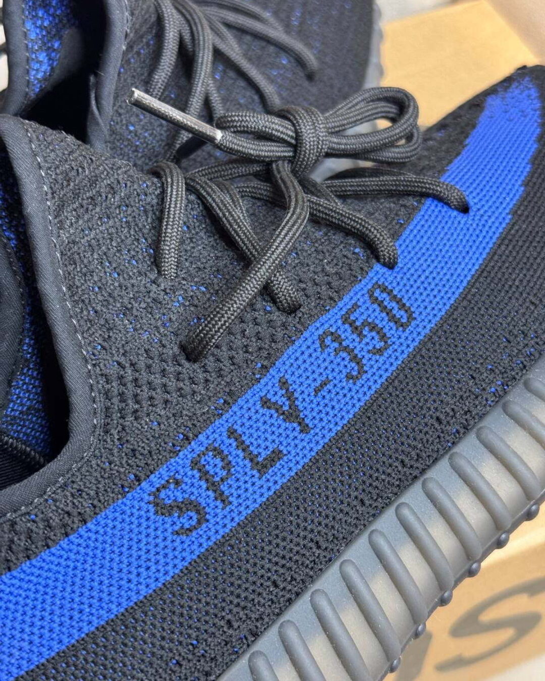 Yeezy 350 V2 Dazzling Blue