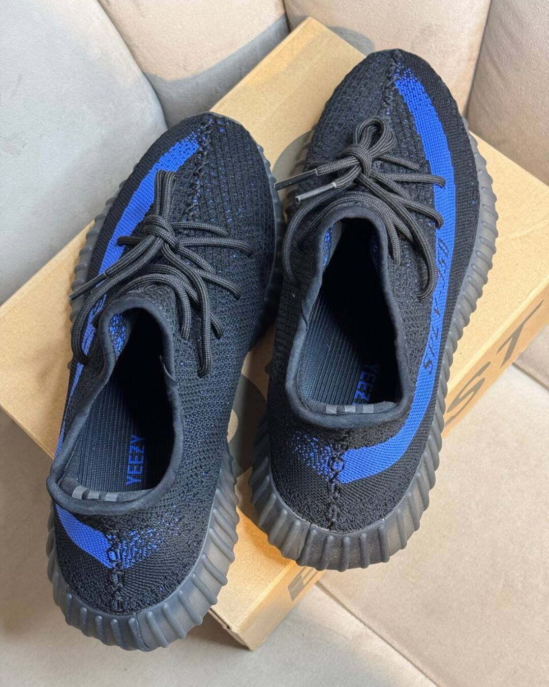 Yeezy 350 V2 Dazzling Blue