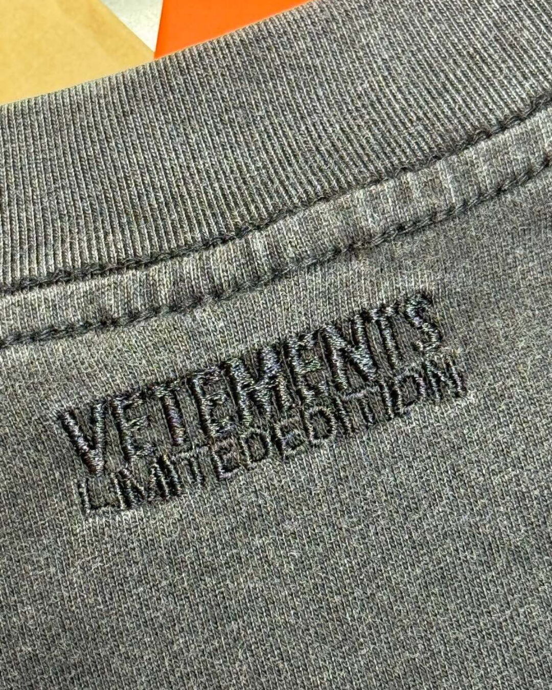 Футболка Vetements Logo Paris — фото 9