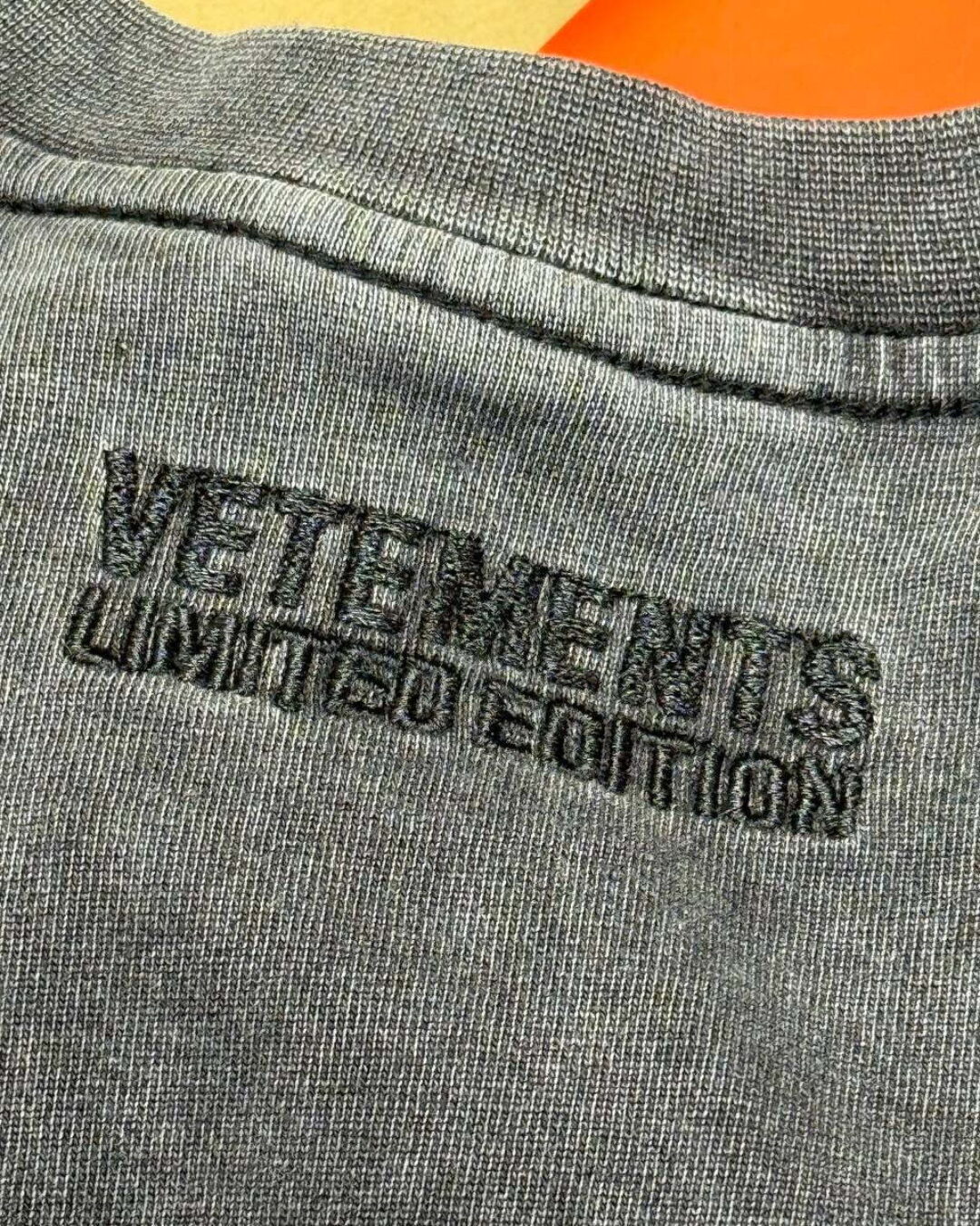 Футболка Vetements Logo Paris — фото 9