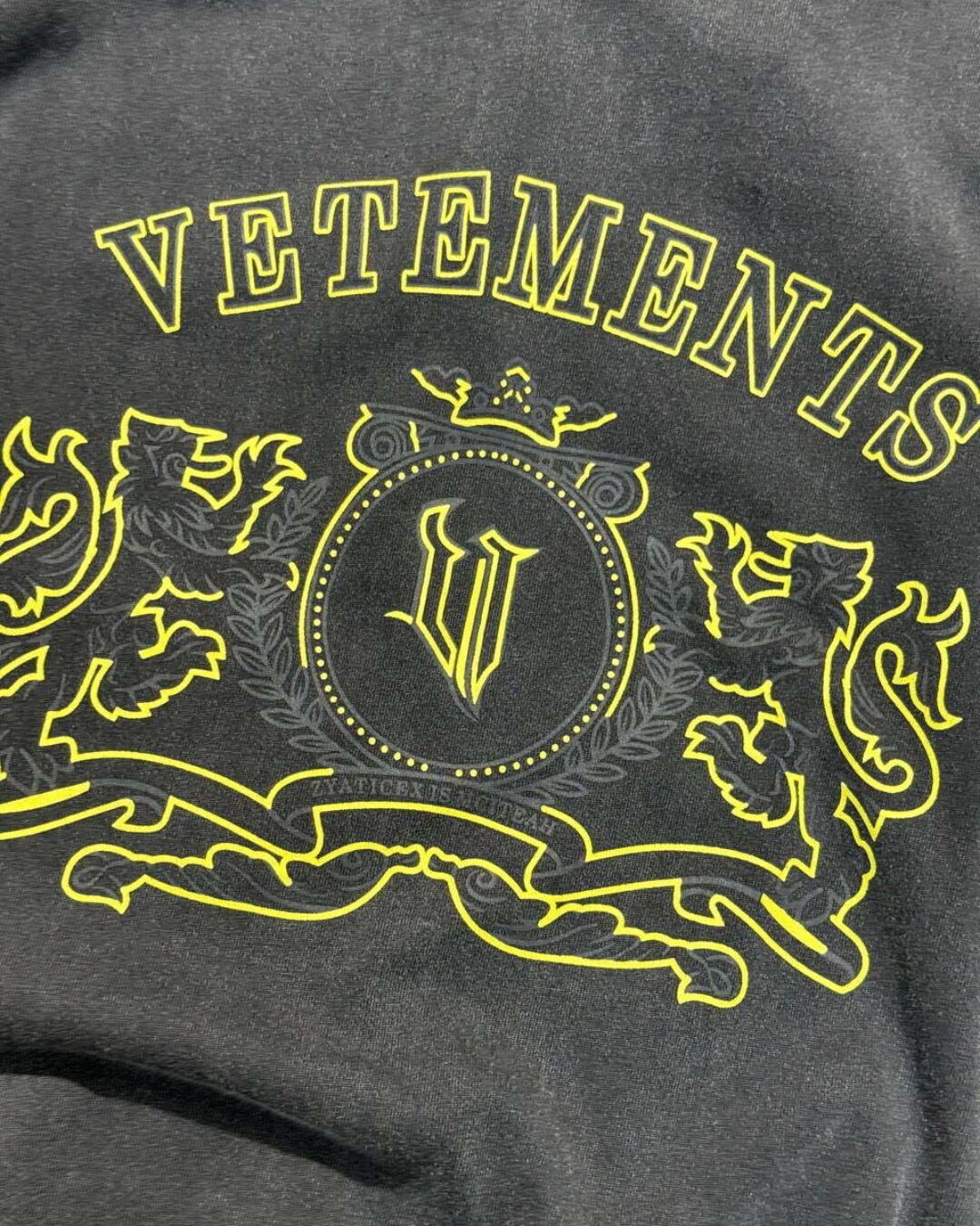 Футболка Vetements Crest — фото 7