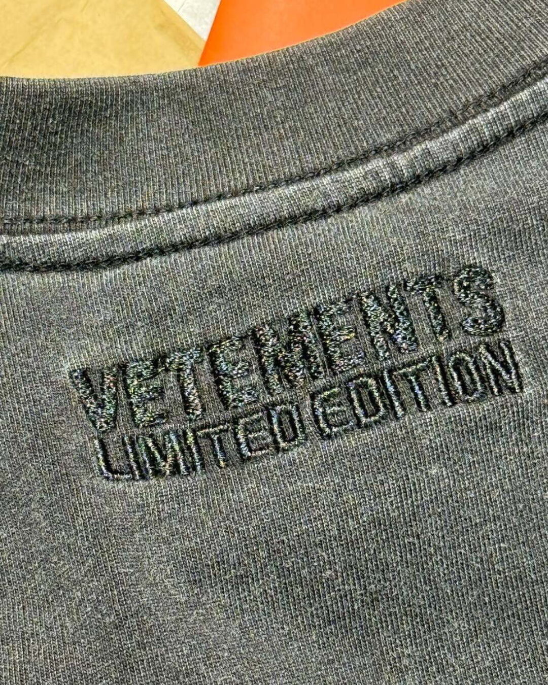 Футболка Vetements Crest — фото 10