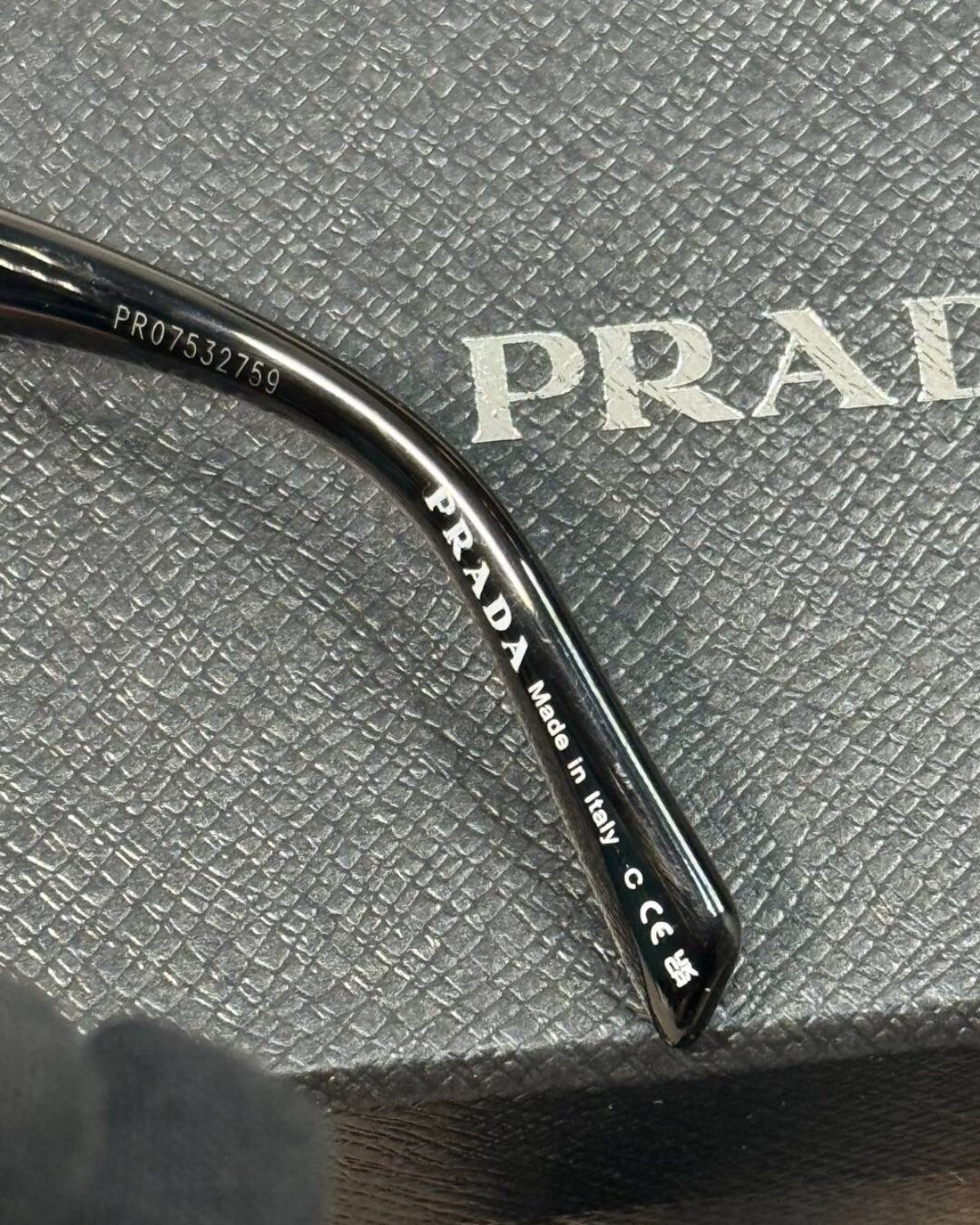 Очки Prada