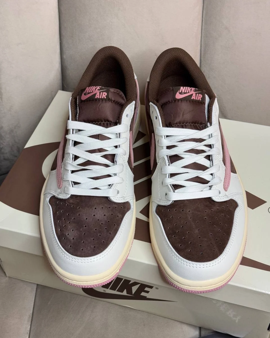 Кеды Travis Scott x Air Jordan 1 Pink Oxford — фото 2