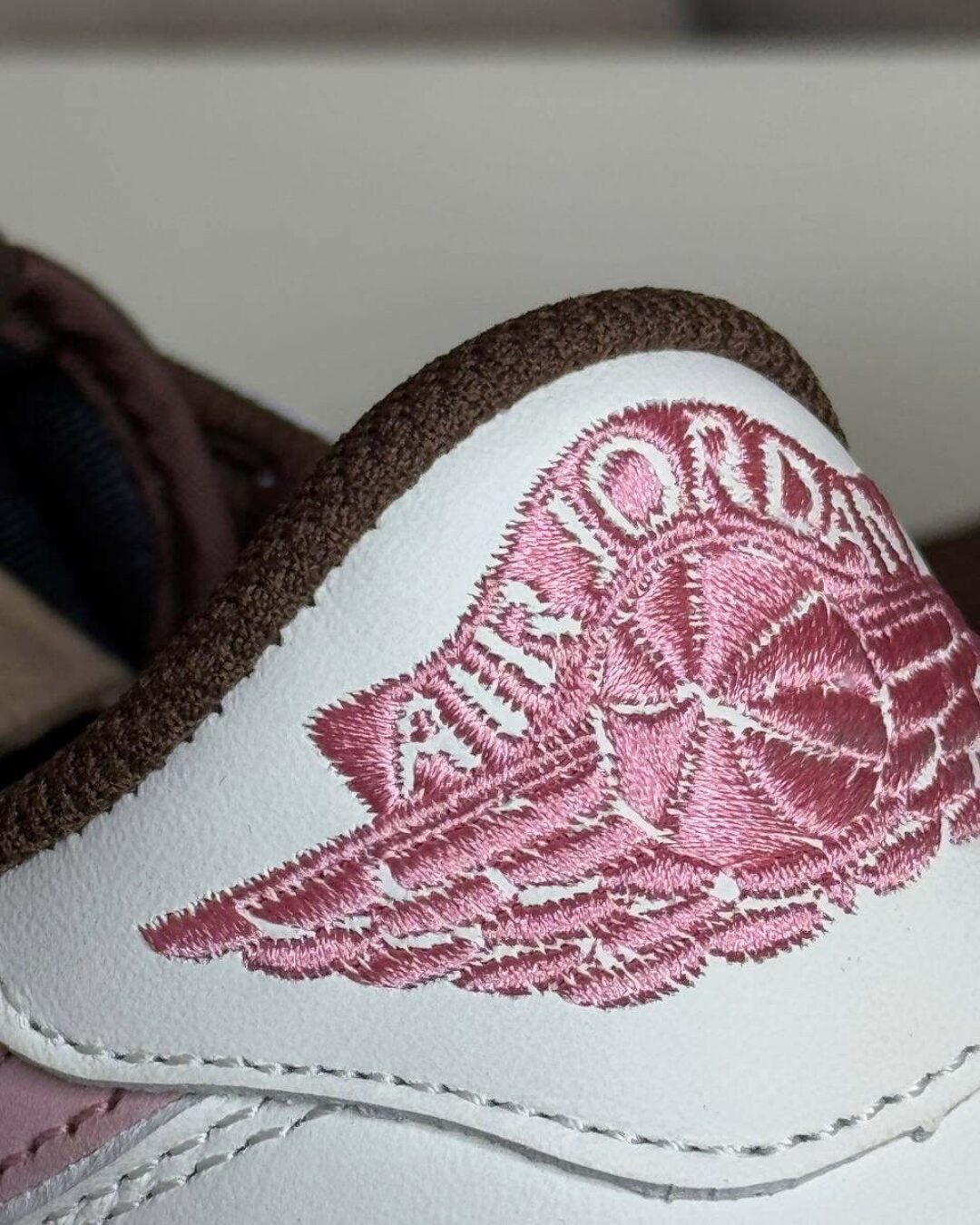 Кеды Travis Scott x Air Jordan 1 Pink Oxford