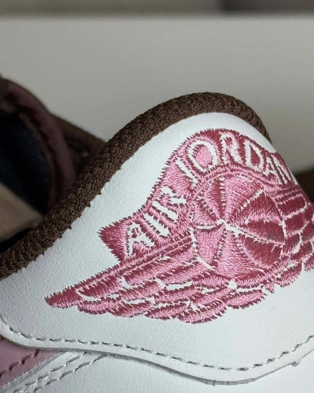 Кеды Travis Scott x Air Jordan 1 Pink Oxford — фото 5
