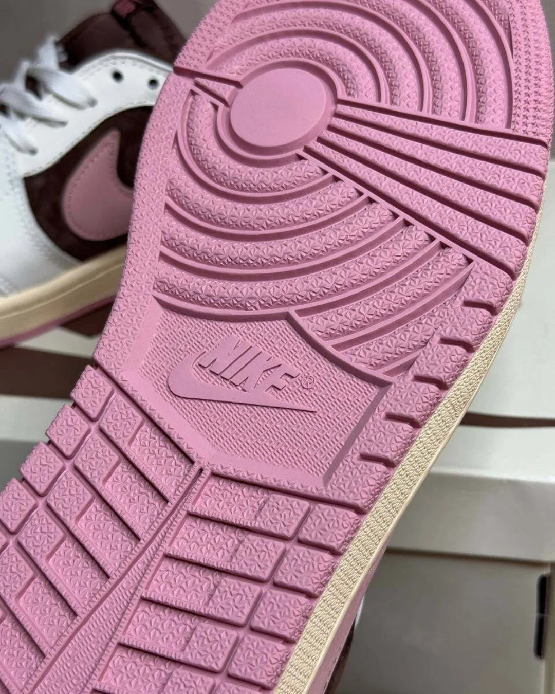 Кеды Travis Scott x Air Jordan 1 Pink Oxford — фото 8