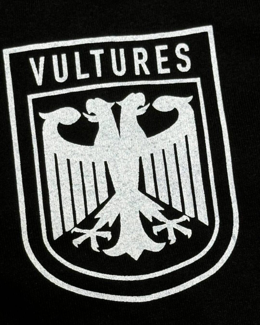 Футболка Vultures