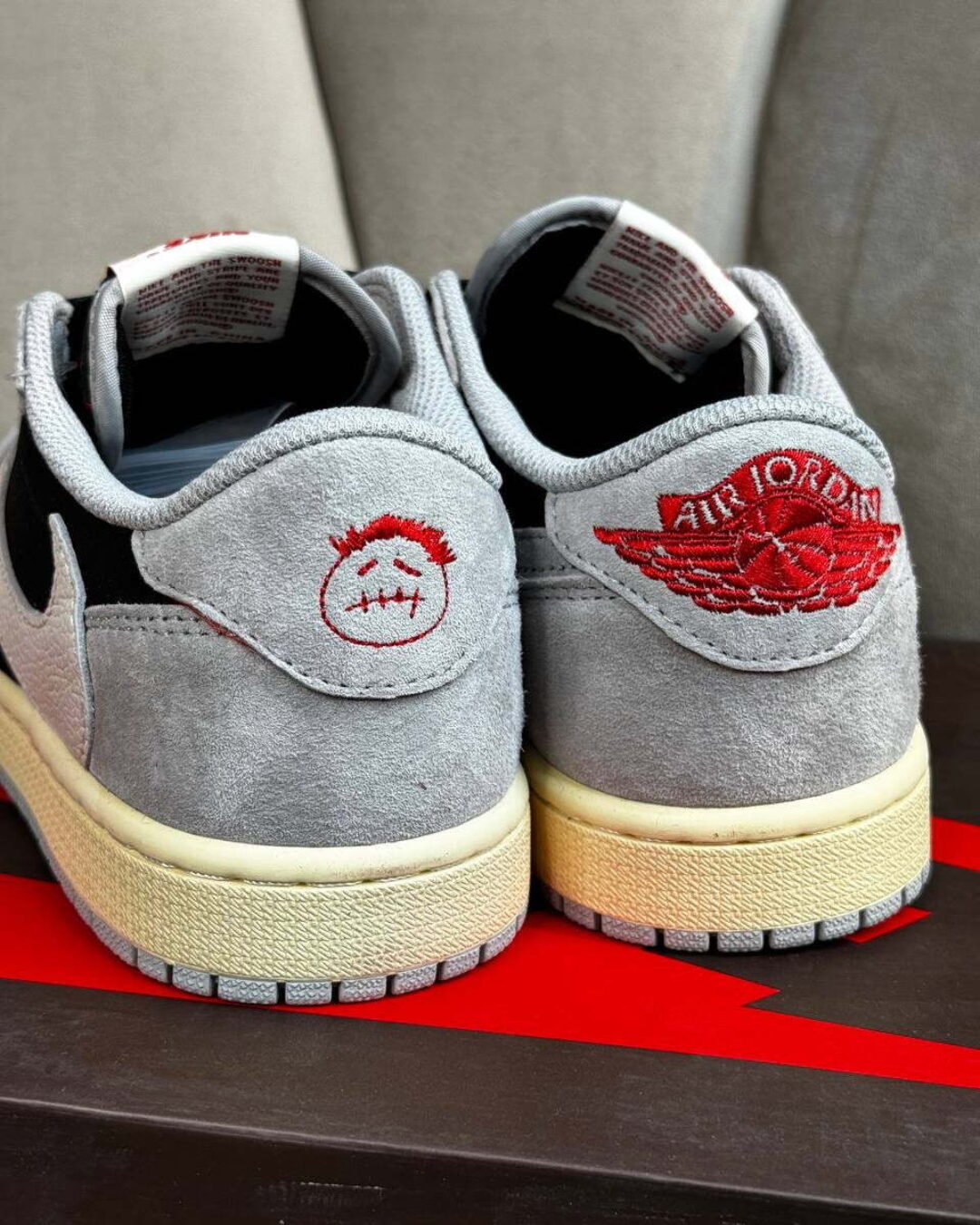 Кеды Travis Scott x Air Jordan 1 Smoke Grey — фото 2