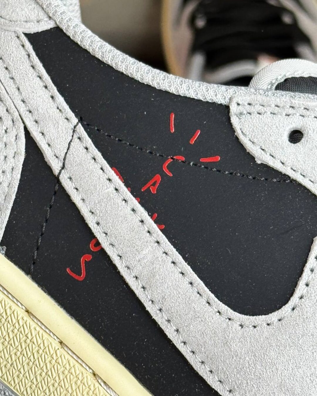 Кеды Travis Scott x Air Jordan 1 Smoke Grey