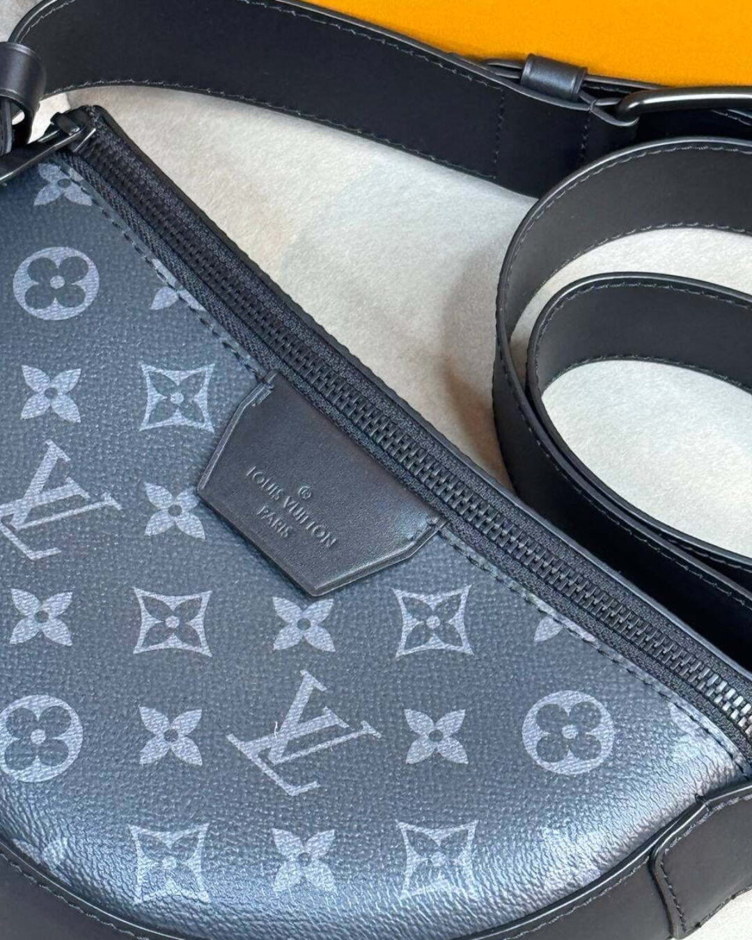 Сумка Louis Vuitton Moon Crossbody
