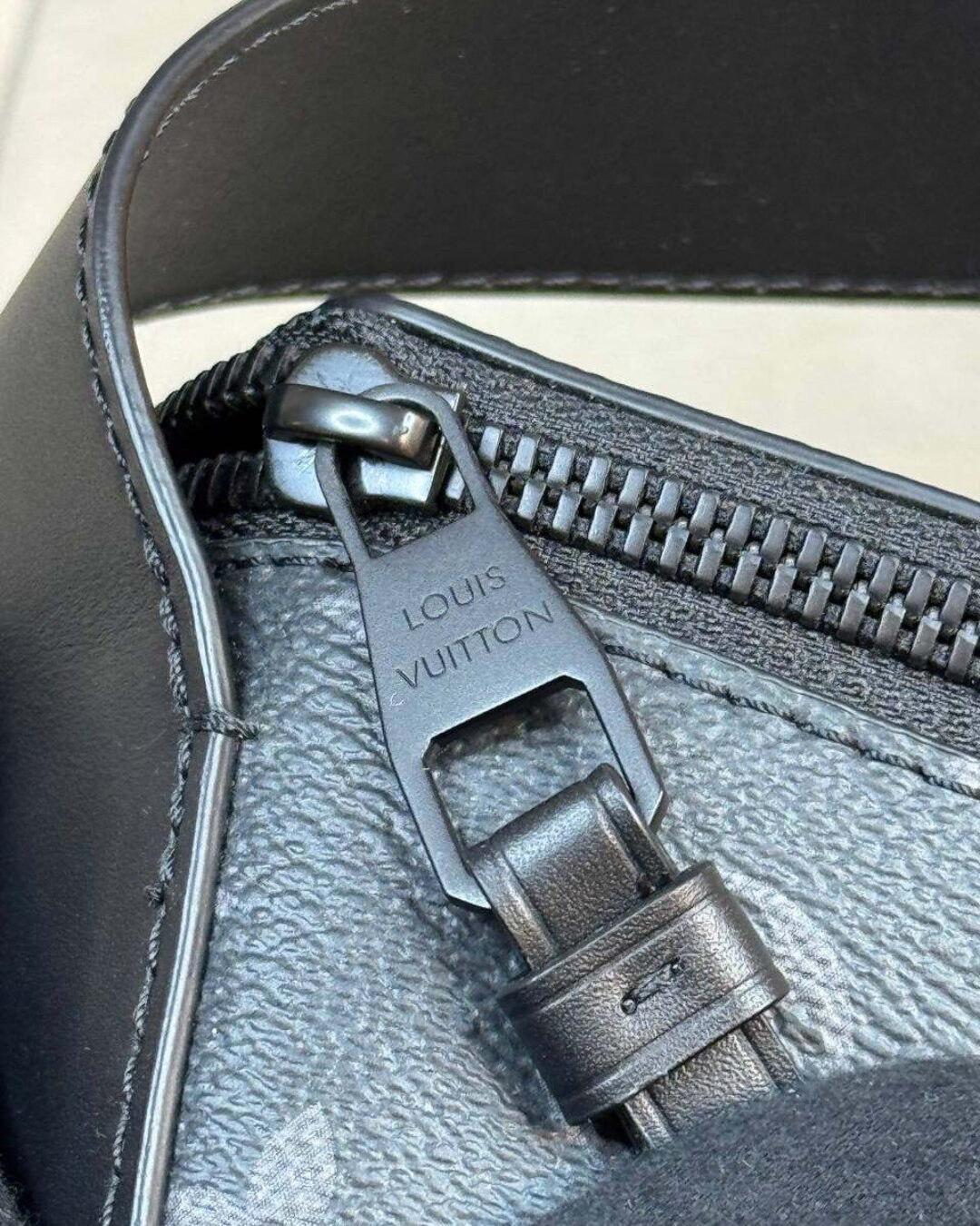 Сумка Louis Vuitton Moon Crossbody