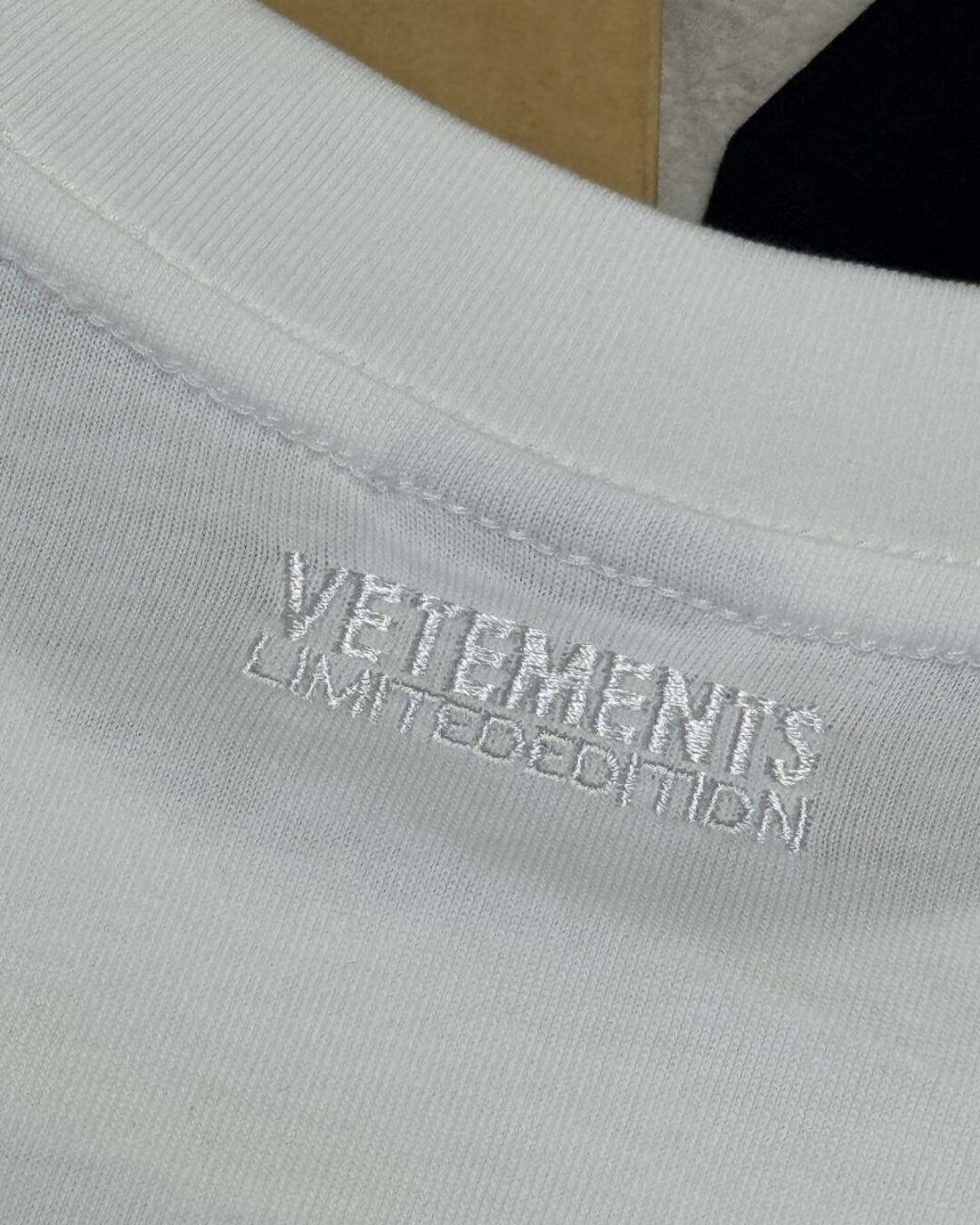 Футболка Vetements Sticker — фото 10