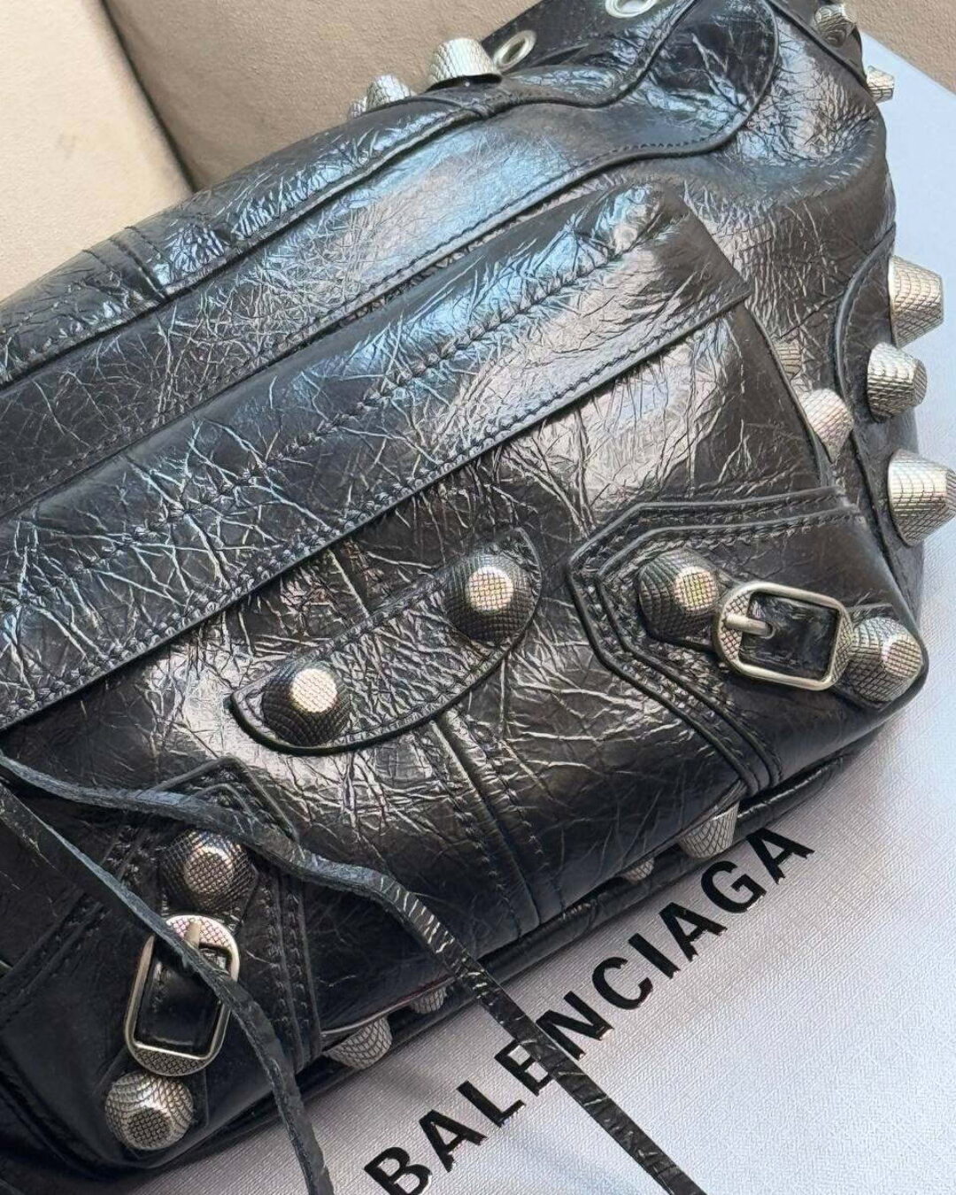 Сумка Balenciaga Le Cagole