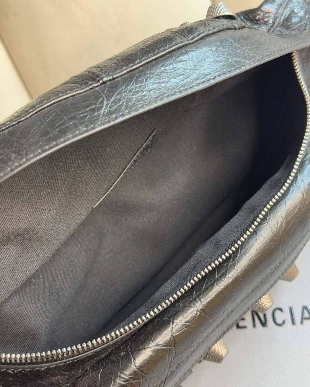 Сумка Balenciaga Le Cagole