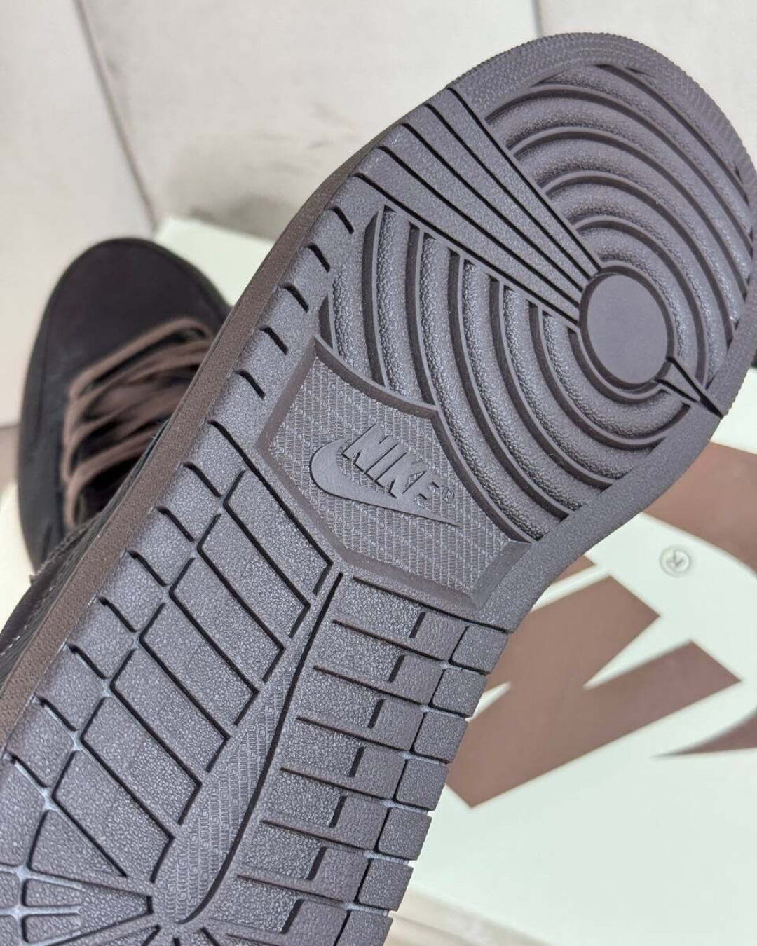 Кеды Nike Travis Scott x Air Jordan 1 Velvet Brown