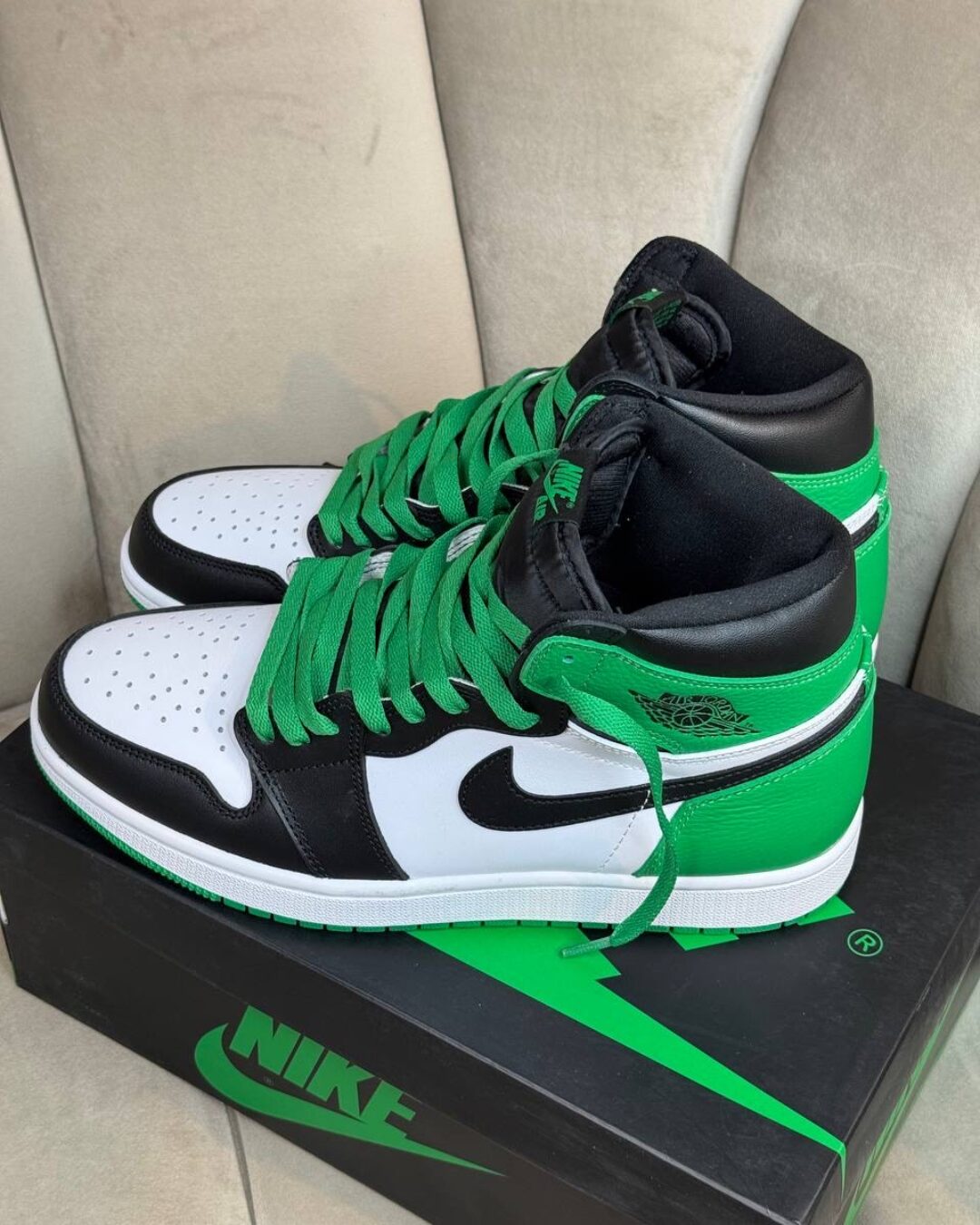 Кроссовки Jordan 1 High OG Lucky Green