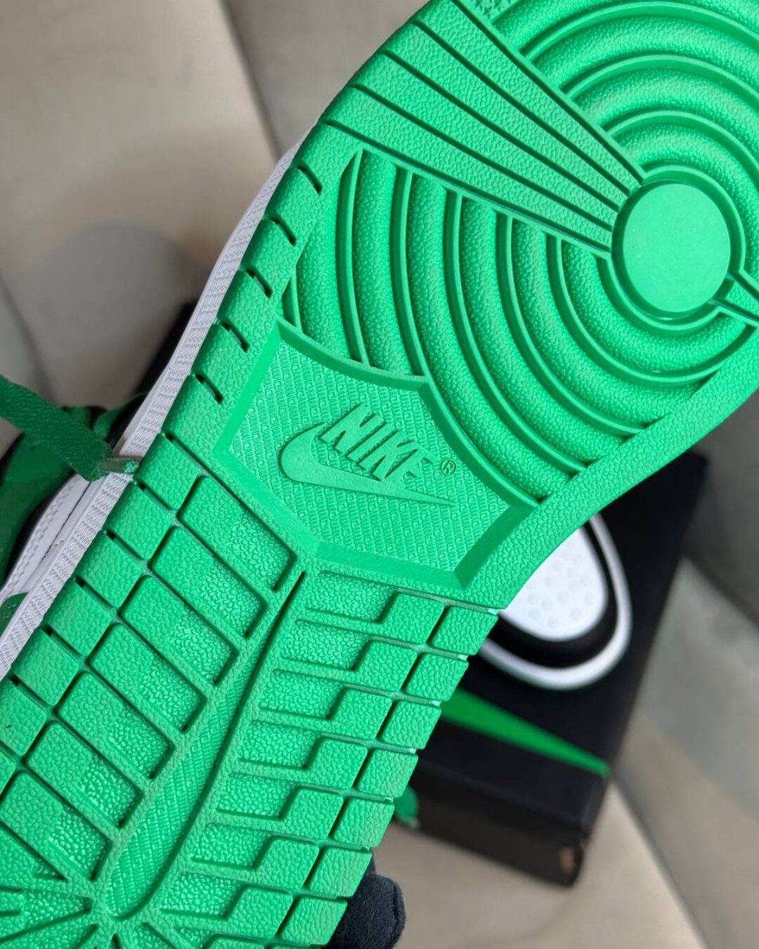 Кроссовки Jordan 1 High OG Lucky Green