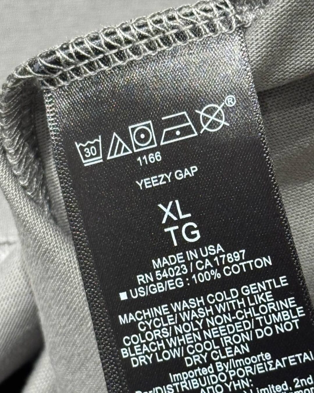 Футболка Gap x Yeezy