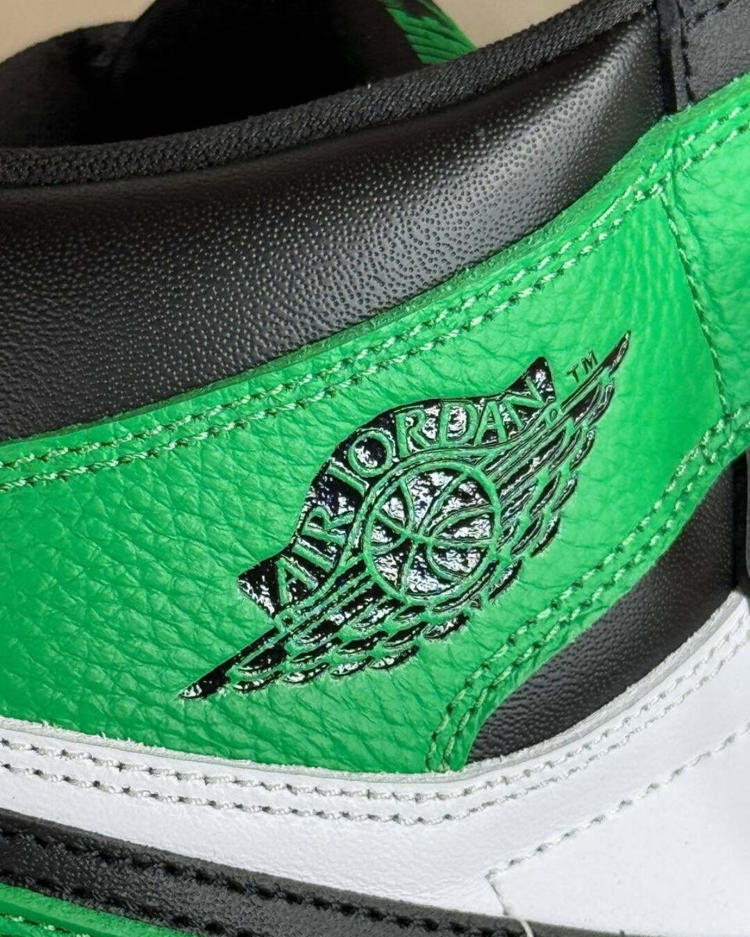 Кроссовки Jordan 1 High OG Lucky Green