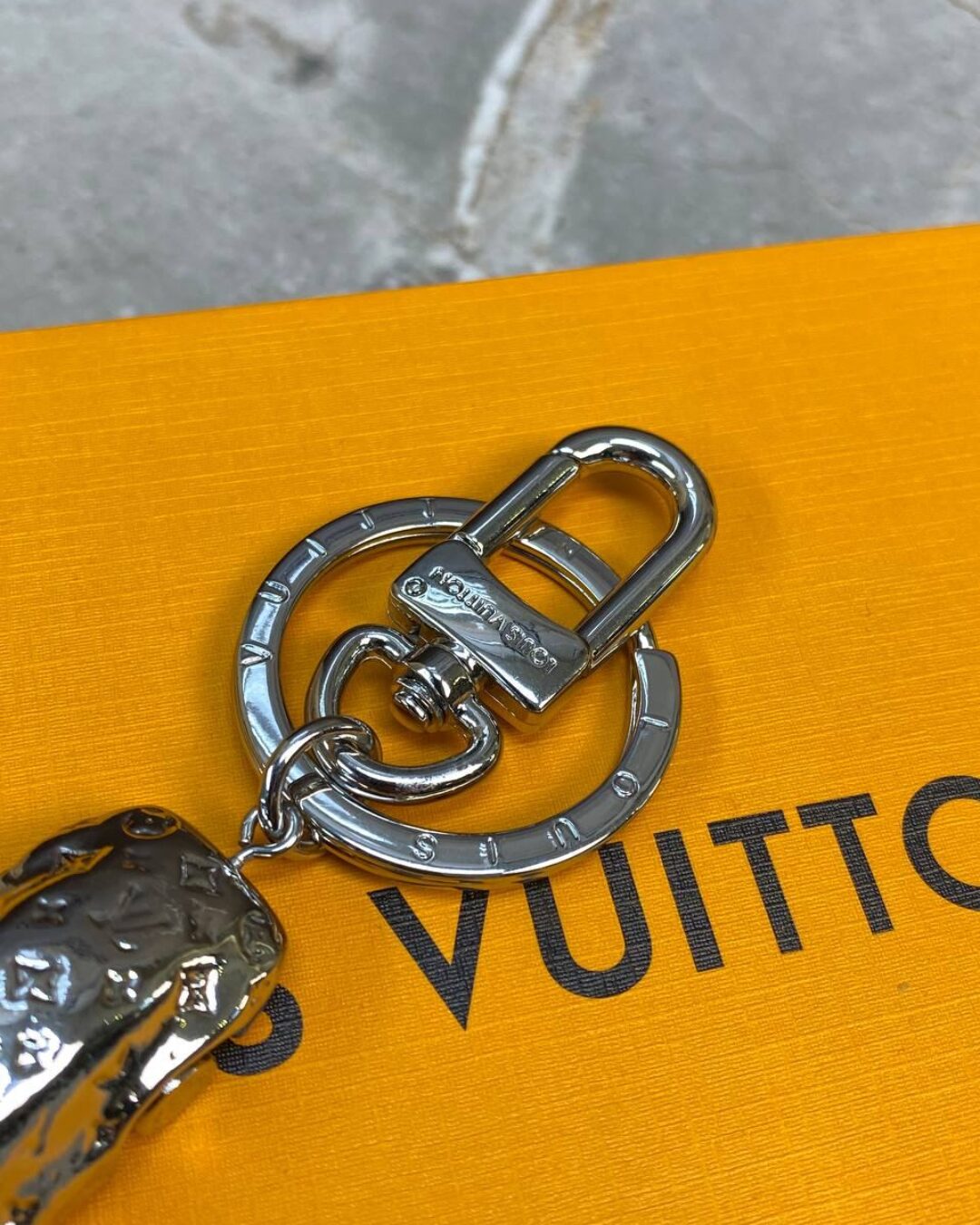 Брелок Louis Vuitton — фото 6