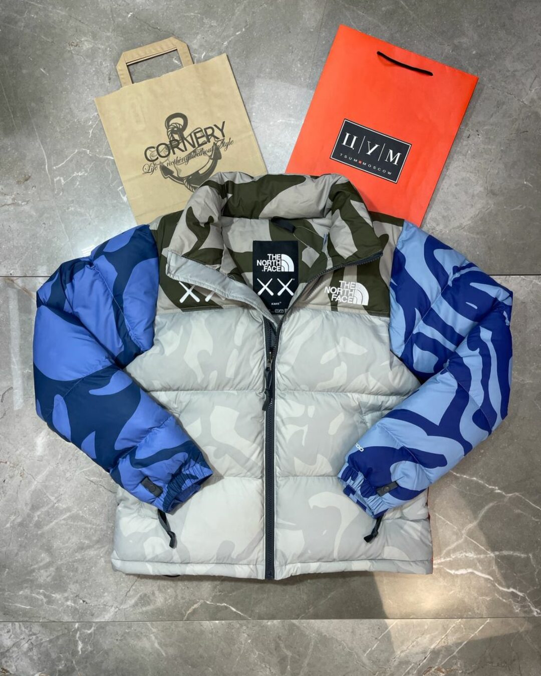 Куртка The North Face x Kaws