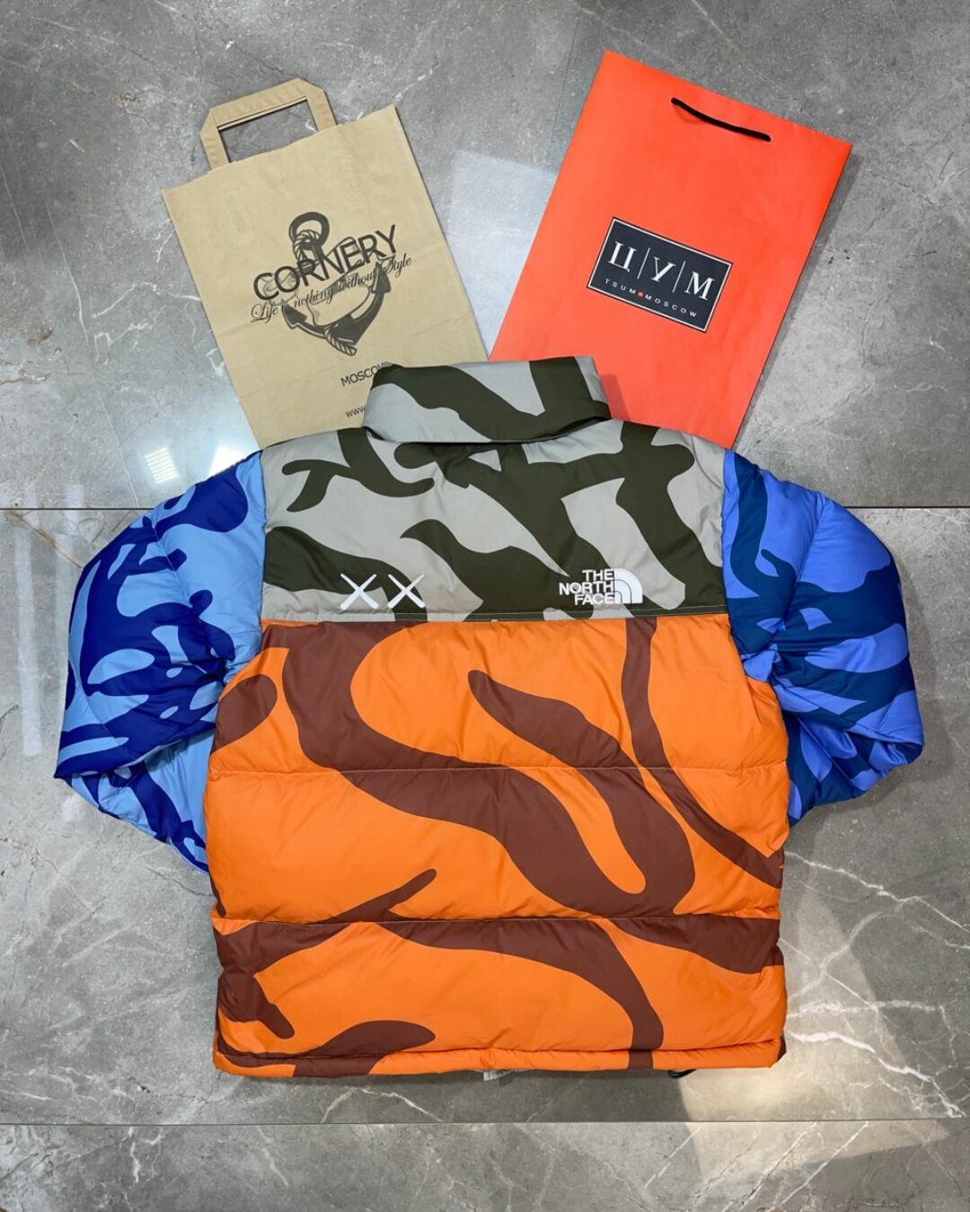 Куртка The North Face x Kaws