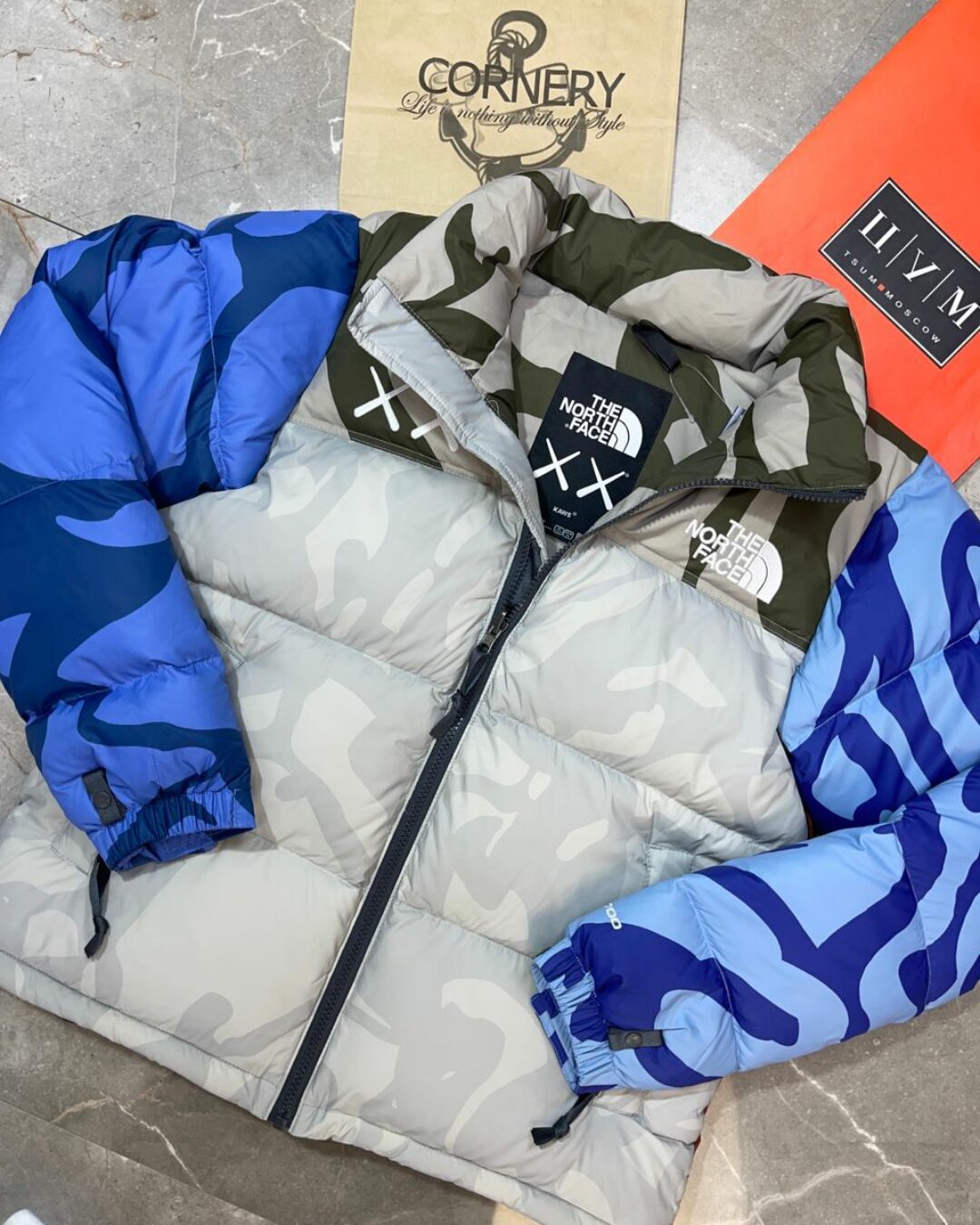 Куртка The North Face x Kaws