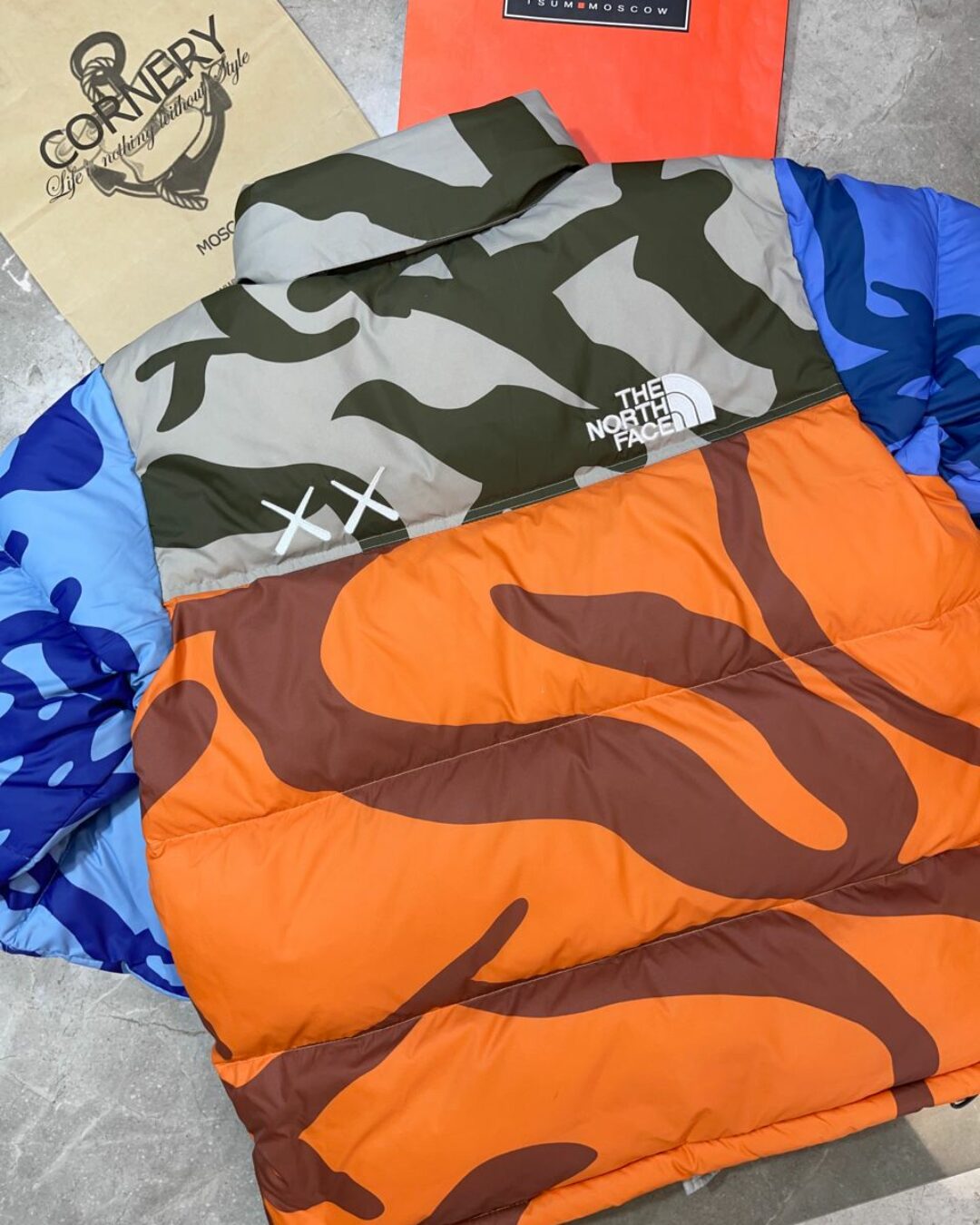 Куртка The North Face x Kaws