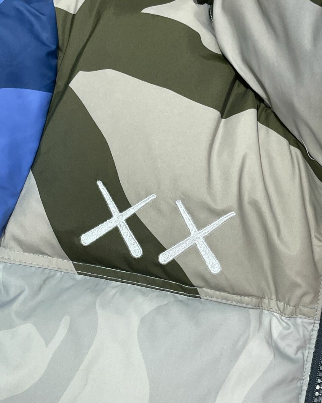 Куртка The North Face x Kaws