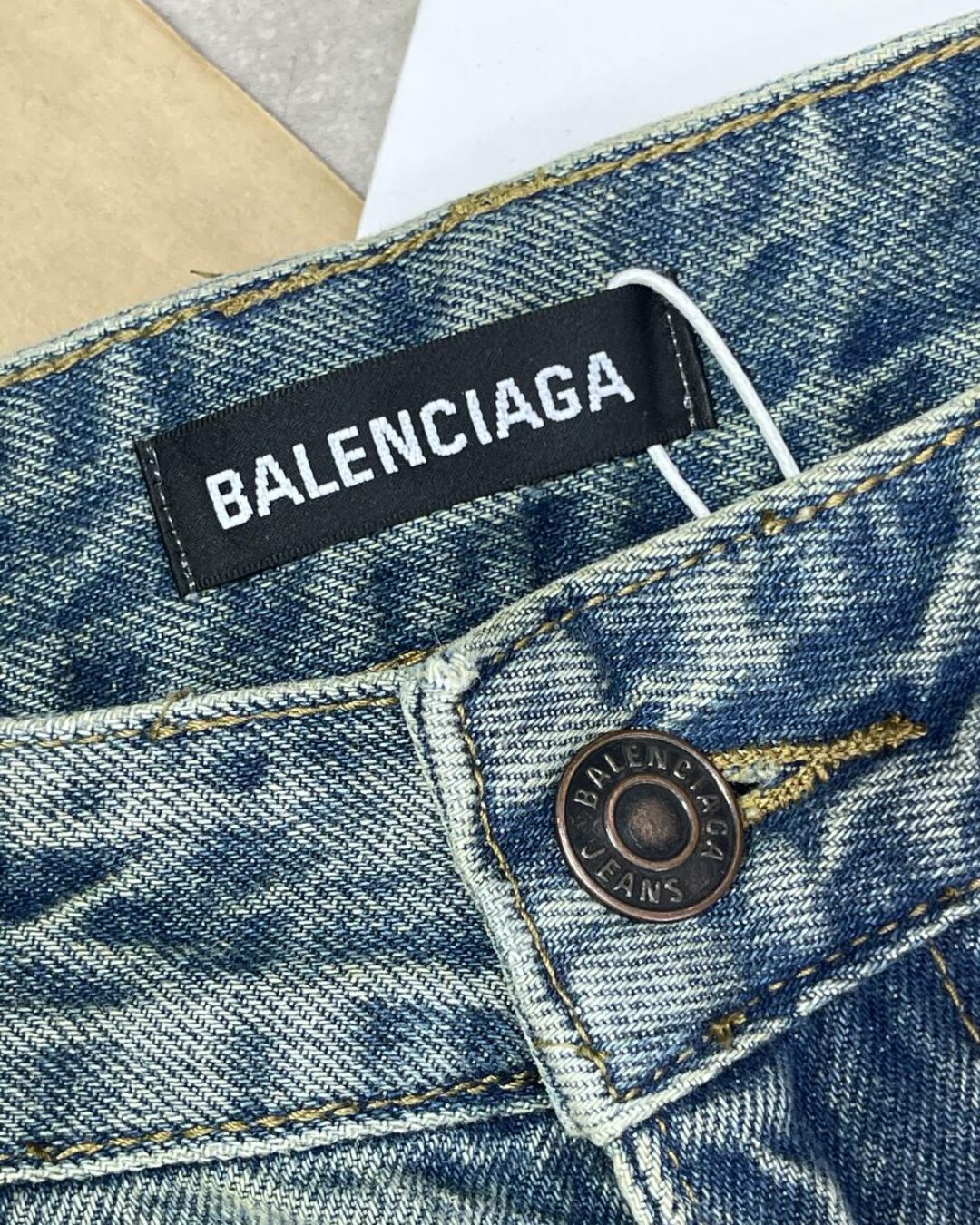 Джинсы Balenciaga