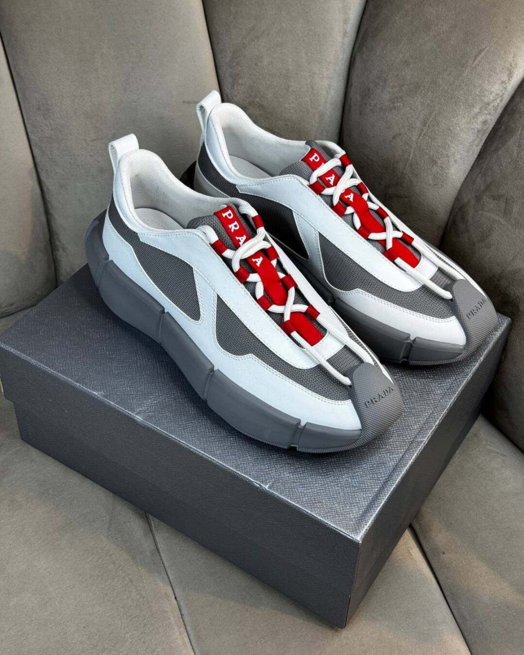 Кроссовки Prada
