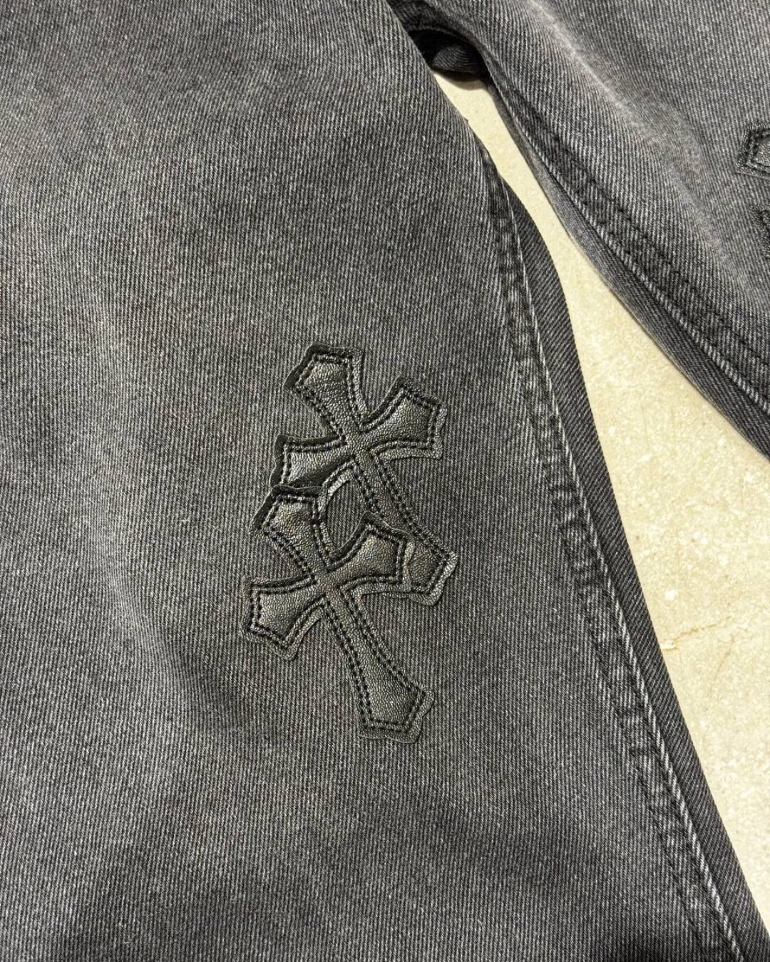 Джинсы Chrome Hearts