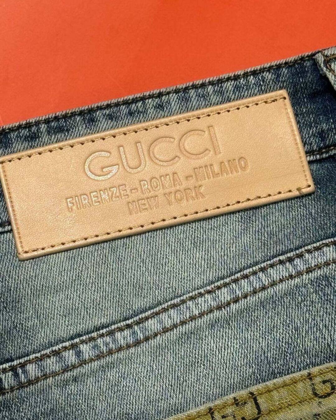 Джинсы Gucci — фото 8