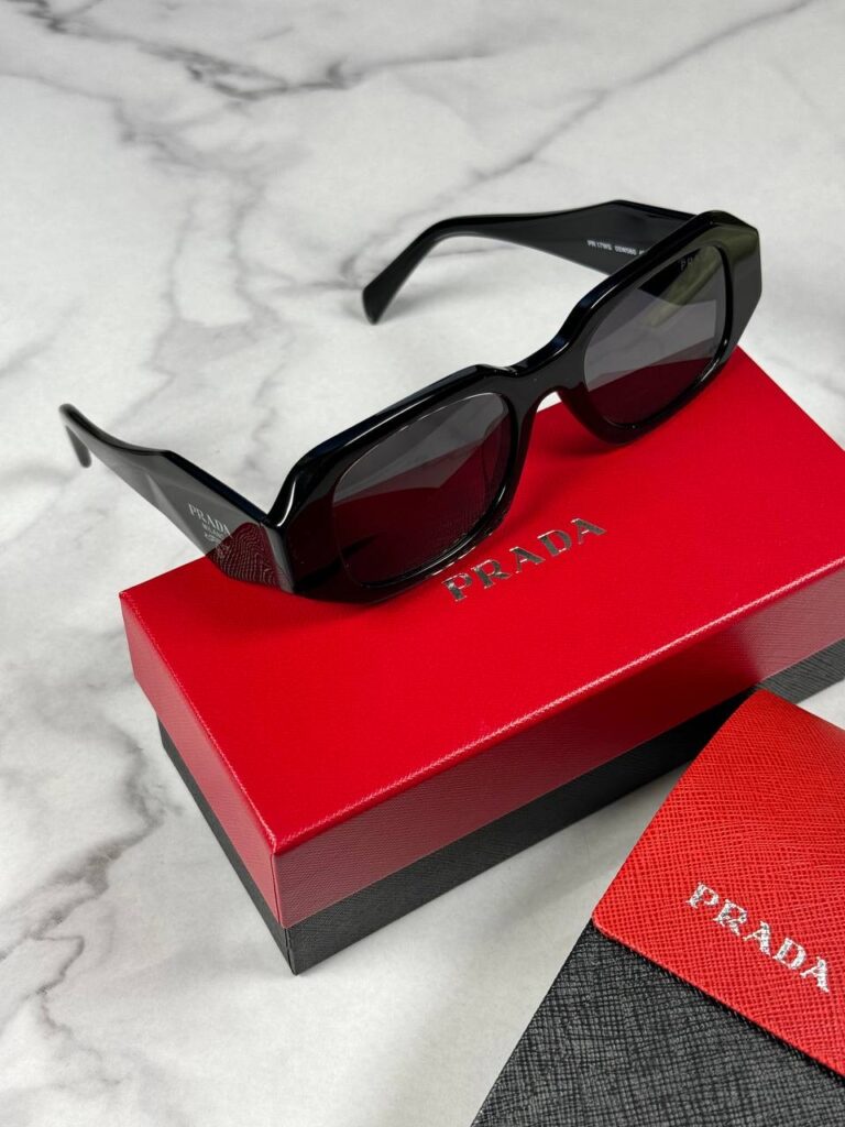 Очки Prada