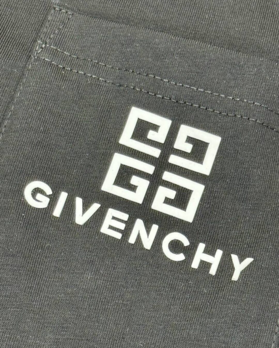Футболка Givenchy
