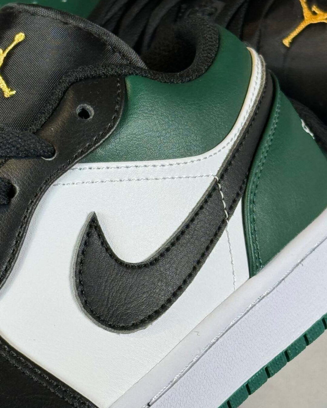 Кеды Air Jordan 1 Low Green Toe