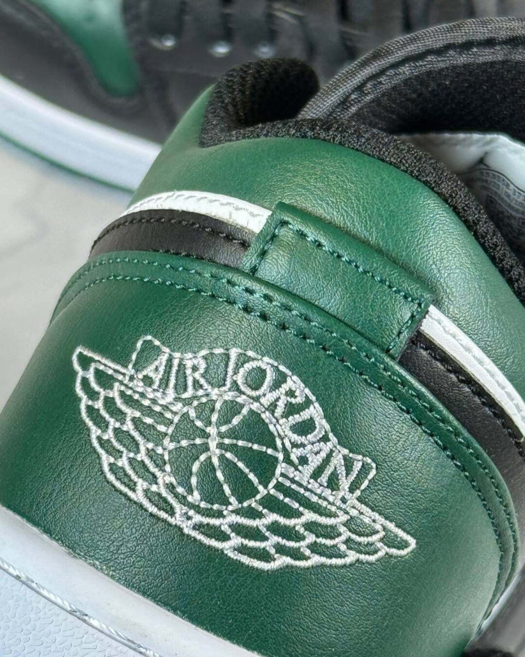 Кеды Air Jordan 1 Low Green Toe