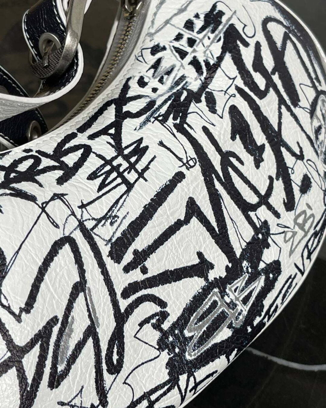 Сумка Balecniaga XS Le Cagole Graffiti