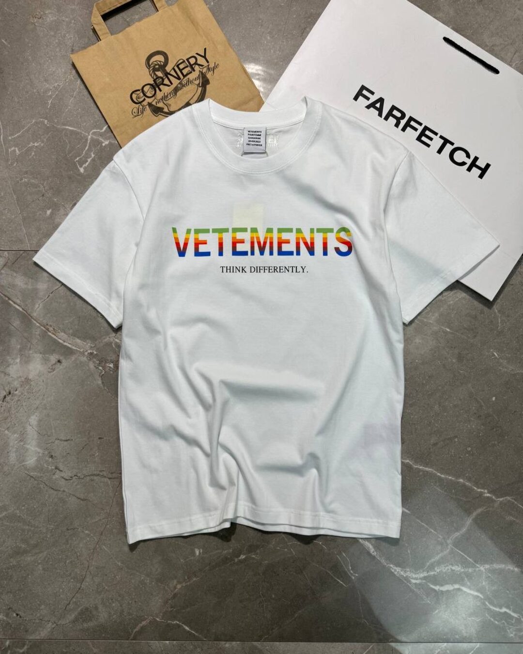 Футболка Vetements Think Dieftrefnly