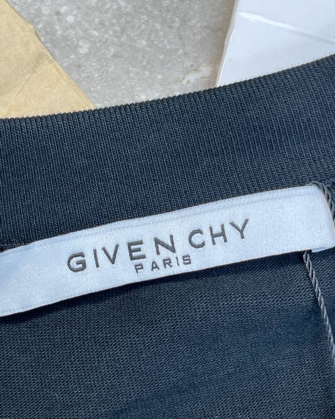 Футболка Givenchy