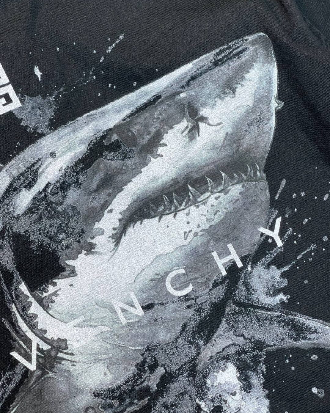 Футболка Givenchy