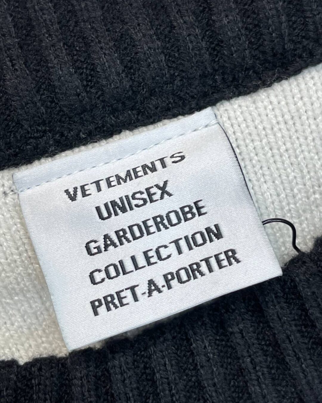 Свитер Vetements