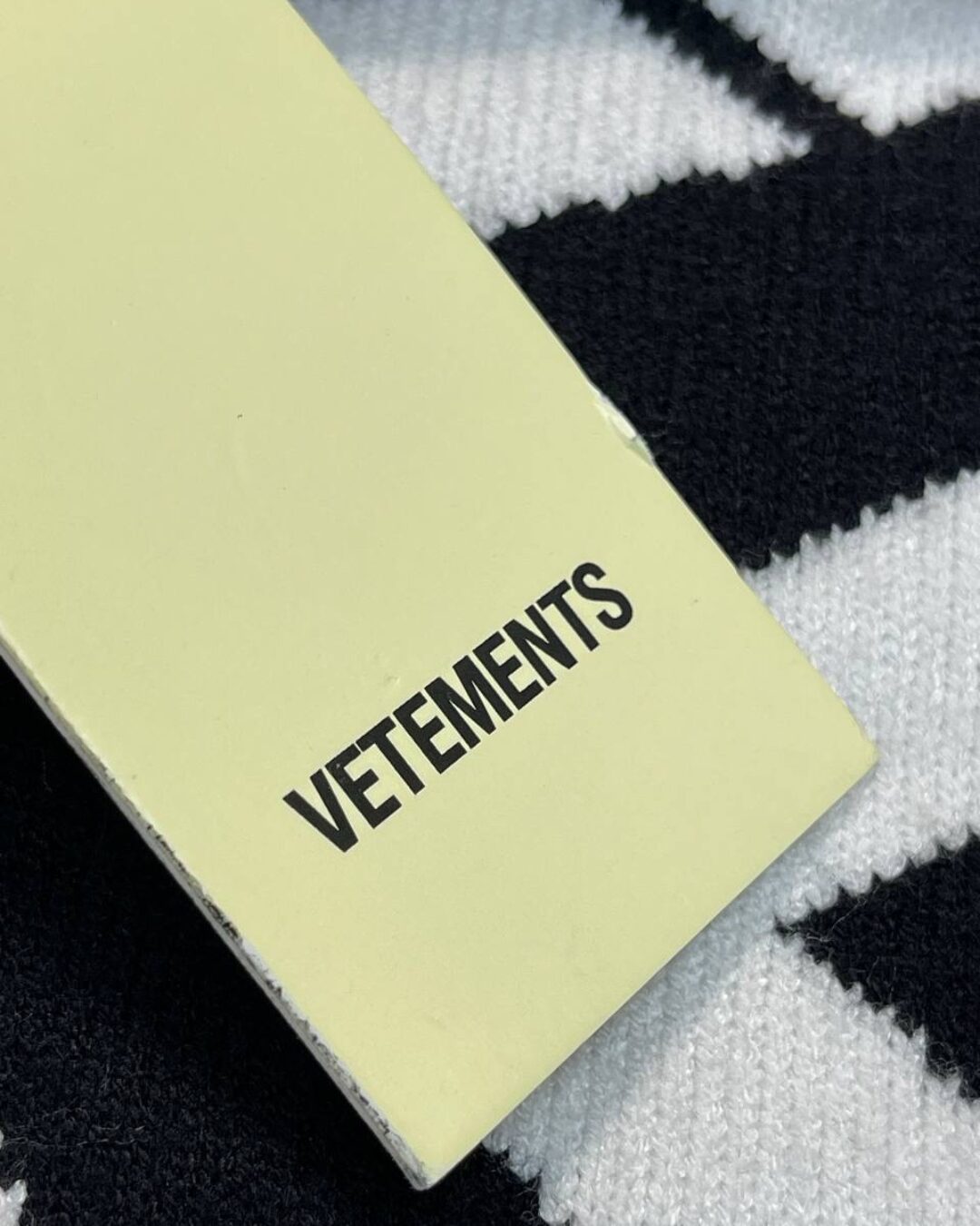 Свитер Vetements