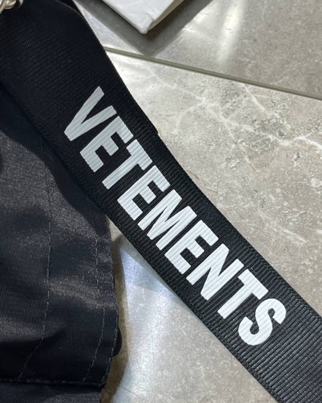 Бомбер Vetements
