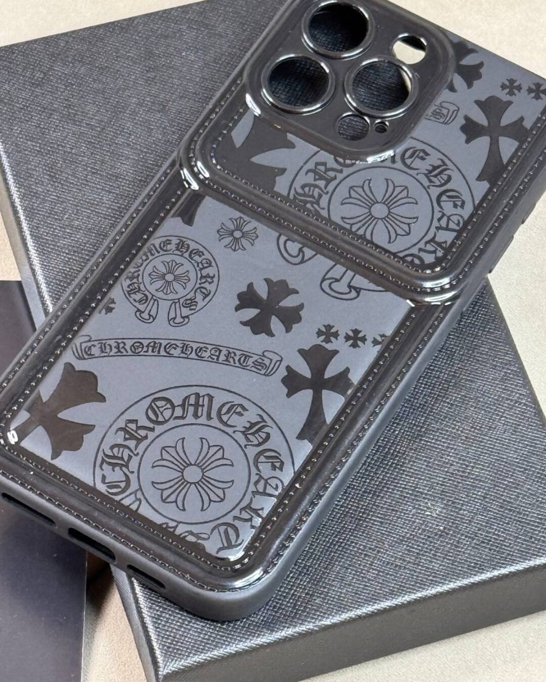 Чехол Chrome Hearts (IPhone 16 Pro Max)