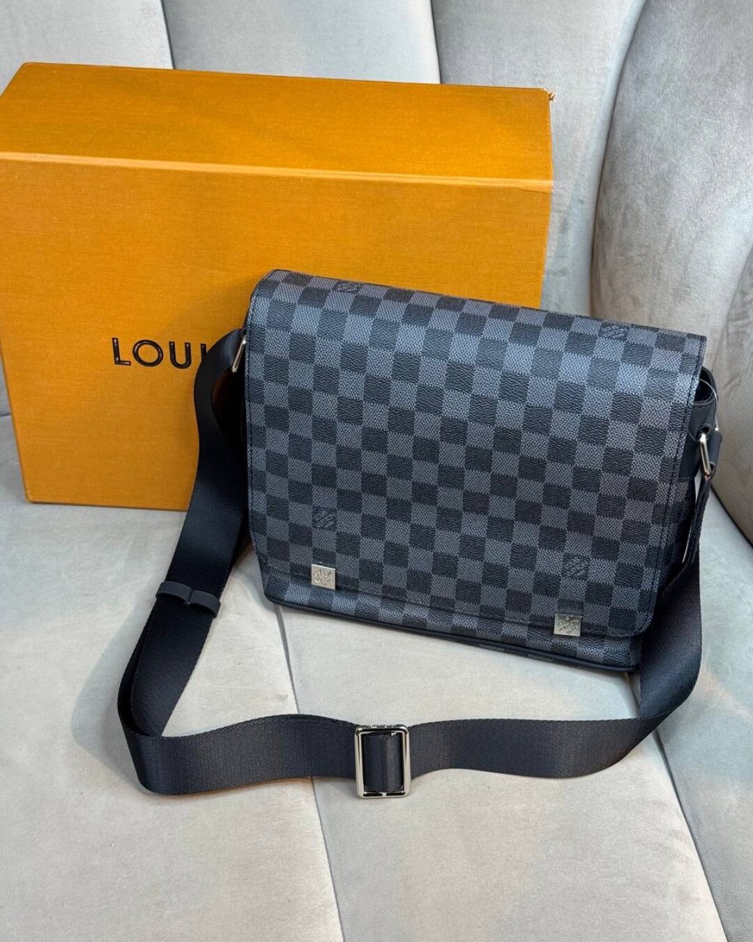 Сумка Louis Vuitton District PM (Премиум)