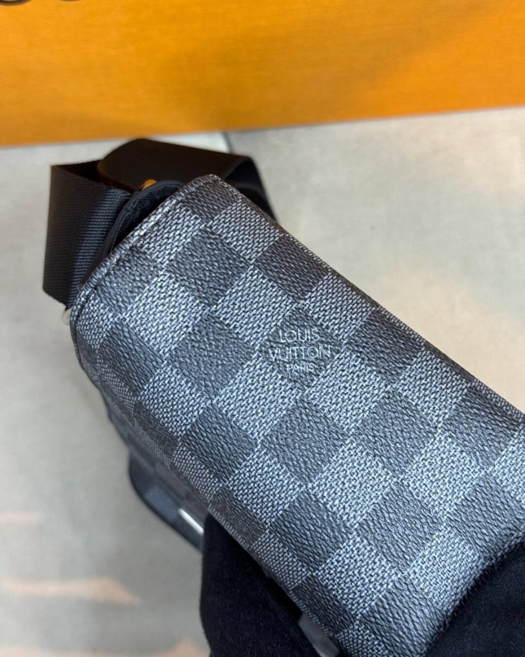 Сумка Louis Vuitton District PM (Премиум)